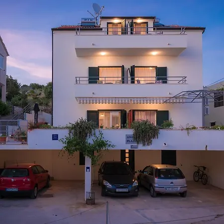 Apartment Plazibat