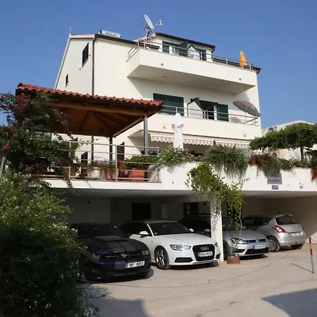 Apartment Plazibat *