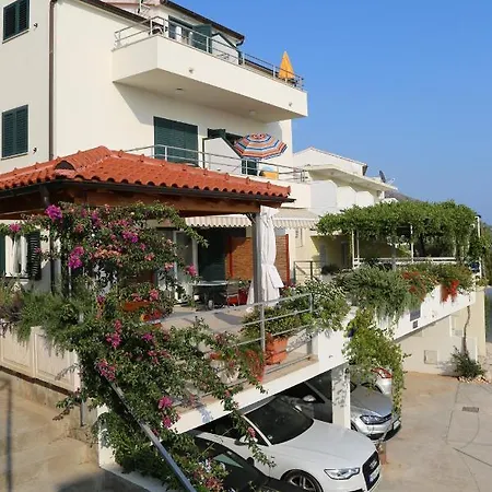Apartment Plazibat *