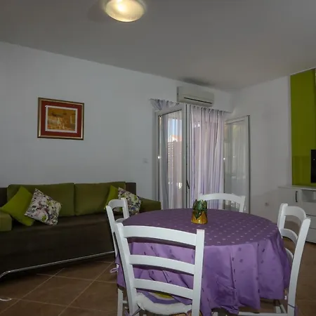 Apartament Plazibat