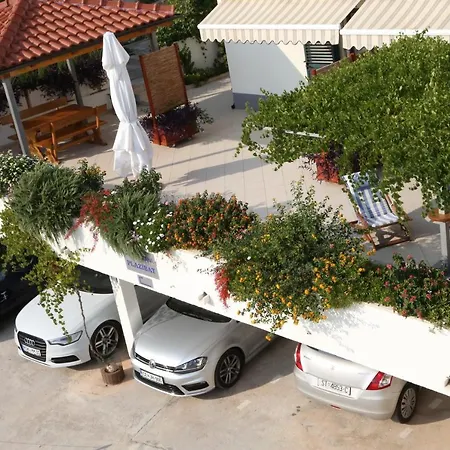 Plazibat * Hvar Town